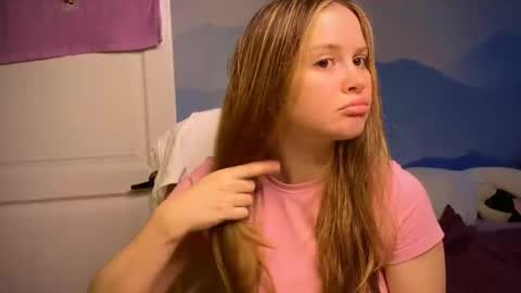 Snapshot of fairyilona chatting on October 25, 2025, 6:43 am Ilona online show from October 25, 2025, 6:43 am