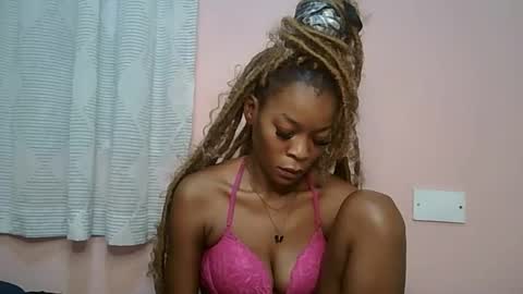 faizah_ online show from May 16, 2026, 12:29 am