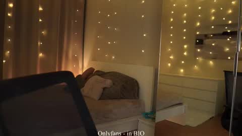 Kaori online show from December 3, 2025, 7:56 pm