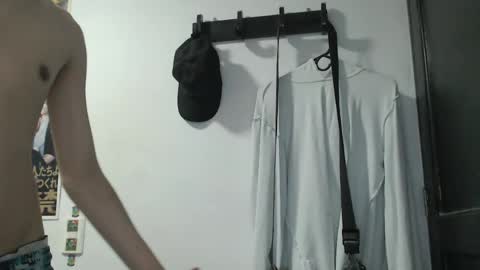 fall_dutt online show from May 24, 2026, 3:22 am