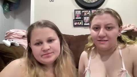 fall_flowers96 online show from February 9, 2026, 3:32 am