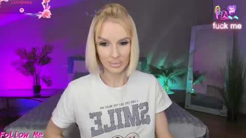 Snapshot of fallen1_angel chatting on July 23, 2026, 12:13 am Lana online show from July 23, 2026, 12:13 am