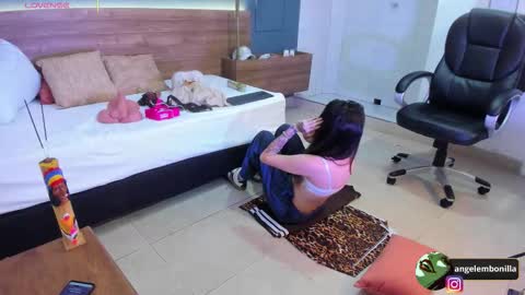 Snapshot of fallen_angel999777 chatting on November 11, 2025, 12:16 pm Megan 630 1330 -5 online show from November 11, 2025, 12:16 pm