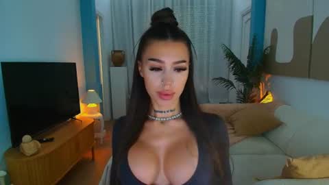 Jennifer online show from August 3, 2026, 11:05 am