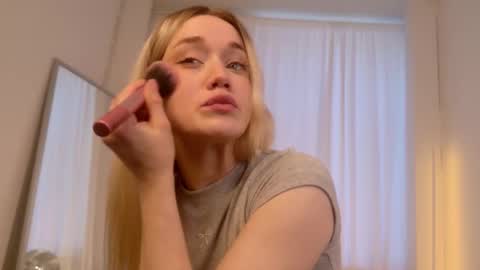 Snapshot of fancyamelia chatting on September 28, 2025, 2:33 pm fancyamelia online show from September 28, 2025, 2:33 pm