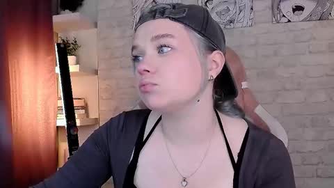 Snapshot of fancybella chatting on October 10, 2025, 1:54 pm Bella online show from October 10, 2025, 1:54 pm