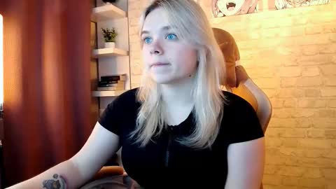 Snapshot of fancybella chatting on November 24, 2025, 2:50 pm Bella online show from November 24, 2025, 2:50 pm