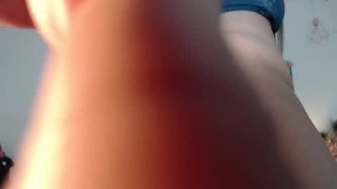 Layla online show from October 3, 2025, 6:27 pm