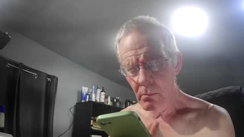 fantasyresort online show from April 27, 2026, 3:04 am