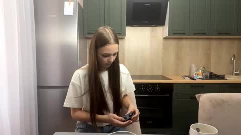 Snapshot of farahmantifel chatting on October 9, 2025, 12:58 pm Anna Scovich online show from October 9, 2025, 12:58 pm