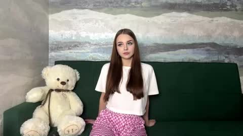 Snapshot of farahmantifel chatting on November 10, 2025, 12:37 pm Anna Scovich online show from November 10, 2025, 12:37 pm