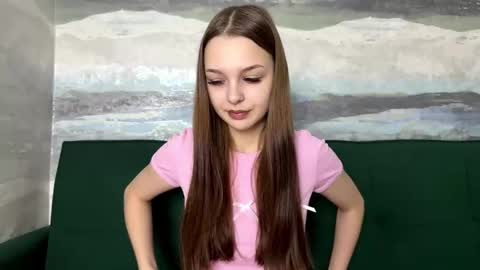 Snapshot of farahmantifel chatting on November 29, 2025, 11:35 am Anna Scovich online show from November 29, 2025, 11:35 am