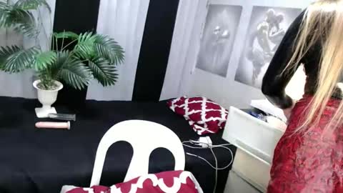 Snapshot of fascinating_ts_vana chatting on March 10, 2026, 6:57 pm vana online show from March 10, 2026, 6:57 pm