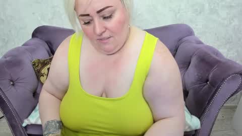 fashiona online show from September 22, 2025, 8:55 pm