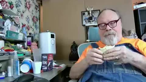 Snapshot of fatfreddythecat chatting on February 7, 2025, 3:34 am Fred. online show from February 7, 2025, 3:34 am