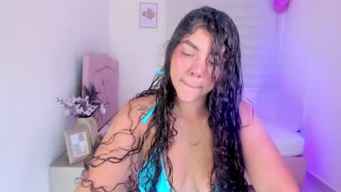 Snapshot of fatima_senghor chatting on June 15, 2026, 8:44 pm Zoe online show from June 15, 2026, 8:44 pm