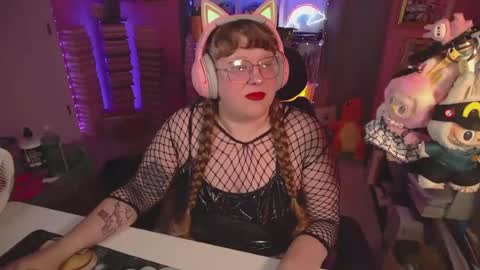 Snapshot of fatveronica chatting on June 18, 2026, 2:23 am FatVeronica online show from June 18, 2026, 2:23 am