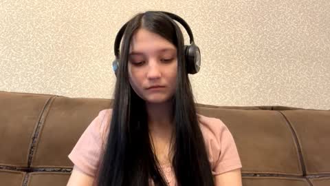 Aurora 18yo online show from January 14, 2026, 7:25 am
