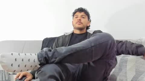 Snapshot of favid95 chatting on December 17, 2024, 12:01 am favid95 online show from December 17, 2024, 12:01 am