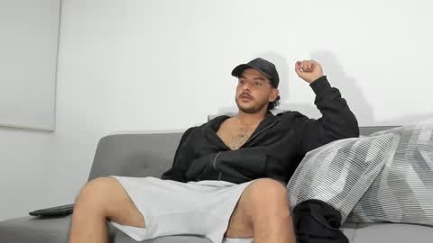 Snapshot of favid95 chatting on December 17, 2024, 6:13 am favid95 online show from December 17, 2024, 6:13 am