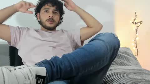 Snapshot of favid95 chatting on January 12, 2025, 5:03 am favid95 online show from January 12, 2025, 5:03 am