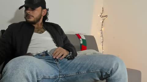 Snapshot of favid95 chatting on January 13, 2025, 12:30 am favid95 online show from January 13, 2025, 12:30 am