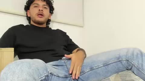 Snapshot of favid95 chatting on February 22, 2025, 1:22 am favid95 online show from February 22, 2025, 1:22 am