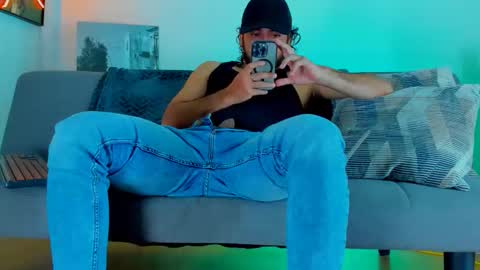 Snapshot of favid95 chatting on October 16, 2025, 4:52 pm favid95 online show from October 16, 2025, 4:52 pm