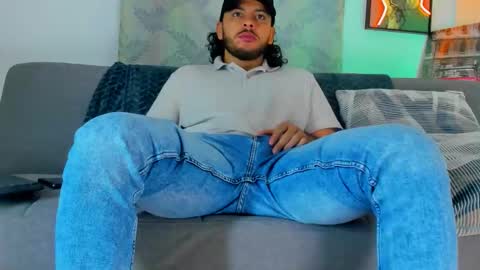 Snapshot of favid95 chatting on November 3, 2025, 3:35 pm favid95 online show from November 3, 2025, 3:35 pm