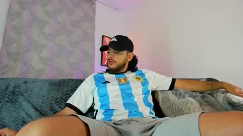 Snapshot of favid95 chatting on November 9, 2025, 6:17 pm favid95 online show from November 9, 2025, 6:17 pm