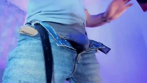 Snapshot of favid95 chatting on November 19, 2025, 4:40 pm favid95 online show from November 19, 2025, 4:40 pm