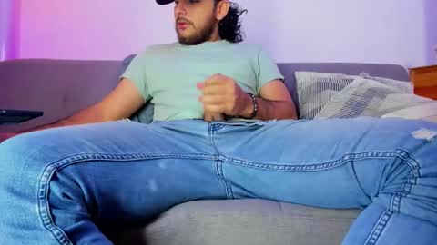 Snapshot of favid95 chatting on November 28, 2025, 3:04 pm favid95 online show from November 28, 2025, 3:04 pm