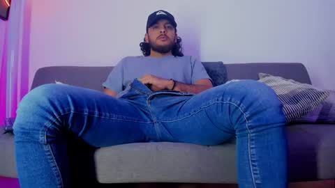 Snapshot of favid95 chatting on December 1, 2025, 5:18 pm favid95 online show from December 1, 2025, 5:18 pm