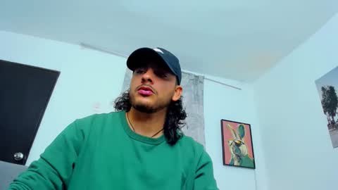 Snapshot of favid95 chatting on February 24, 2026, 3:32 pm favid95 online show from February 24, 2026, 3:32 pm