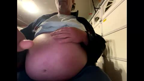 Snapshot of feedmyhugebelly chatting on May 27, 2026, 2:41 am feedmyhugebelly online show from May 27, 2026, 2:41 am