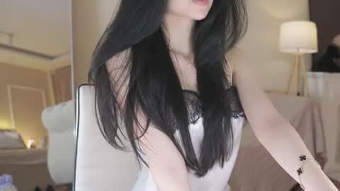 Snapshot of feel_me_00 chatting on October 17, 2025, 9:28 pm feel_me_00 online show from October 17, 2025, 9:28 pm