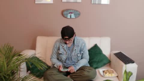 Feelena online show from September 16, 2025, 11:33 am