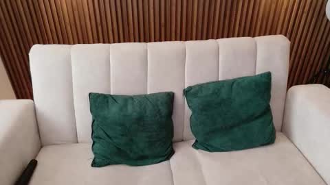 Feelena online show from February 10, 2026, 4:44 pm