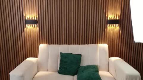 Feelena online show from March 2, 2026, 5:09 pm