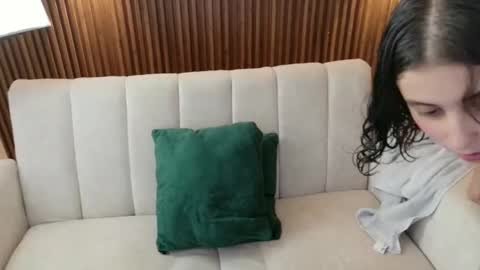 Feelena online show from March 13, 2026, 6:47 pm