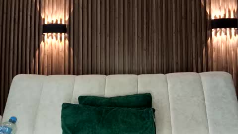 Feelena online show from March 19, 2026, 7:07 pm