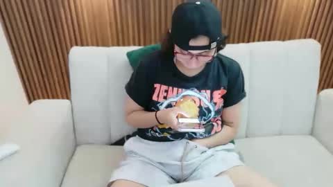 Snapshot of feelina_firesoul chatting on June 11, 2026, 3:43 pm Feelena online show from June 11, 2026, 3:43 pm