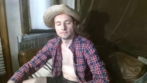 Snapshot of feelingverynaughty chatting on February 3, 2026, 7:52 pm ask me online show from February 3, 2026, 7:52 pm