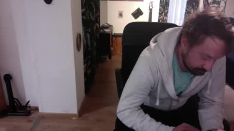 Snapshot of feetkissboy chatting on November 9, 2025, 6:33 am feetkissboy online show from November 9, 2025, 6:33 am