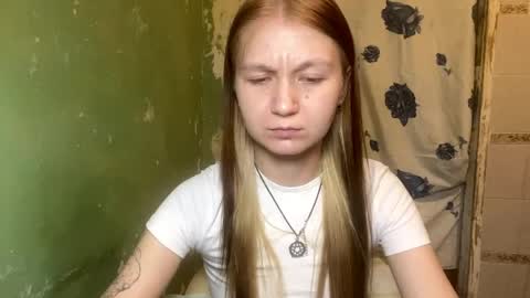 Lola online show from May 3, 2026, 9:10 pm
