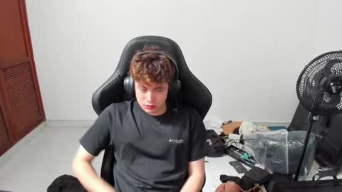 felix0420 online show from November 20, 2025, 6:40 pm