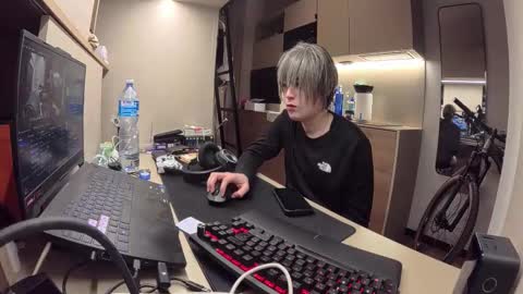 felix0420 online show from March 29, 2026, 12:10 am