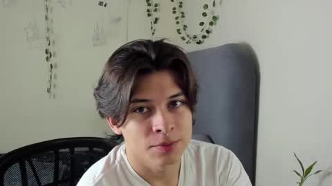 Snapshot of felix_leex chatting on February 23, 2025, 1:02 am Felix leex online show from February 23, 2025, 1:02 am