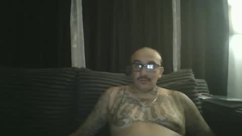 felixrlarios25 online show from June 4, 2026, 7:03 am