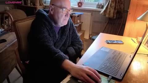 Adam online show from November 3, 2025, 7:31 am